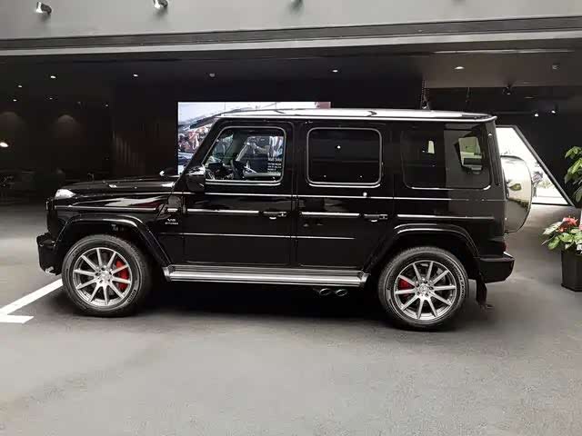 奔驰g63 amg,黑色车身,黑色的内饰,这才是男人的座驾.