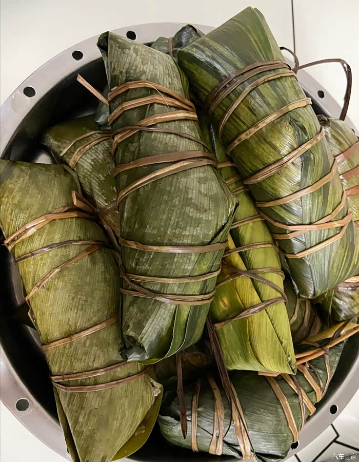 临近端午,包个南方粽子不知道跟北方粽子有什么不一样呢?