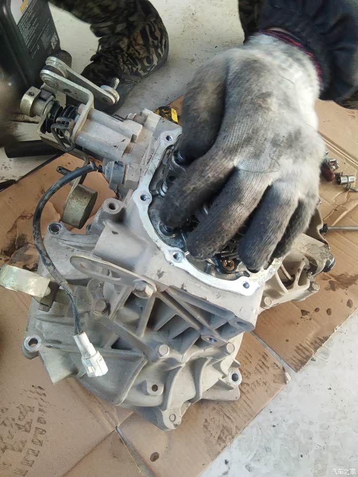 长安悦翔v3变速箱螺丝冒坏掉进五档变速箱打齿了