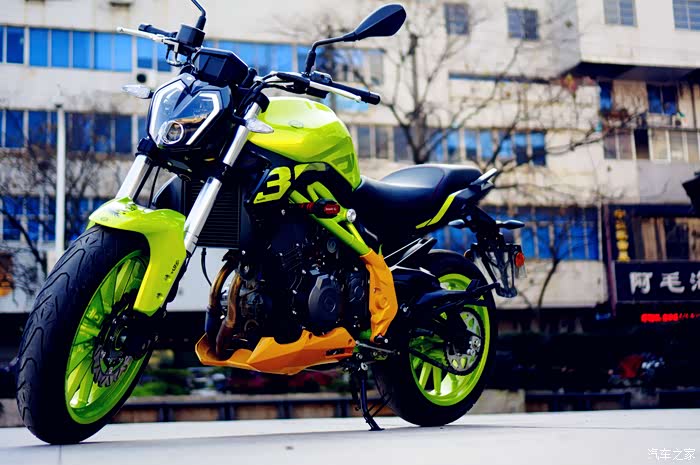 摔出来的技术 后来外出求学工作,至今已经20几年没接触摩托车,心中