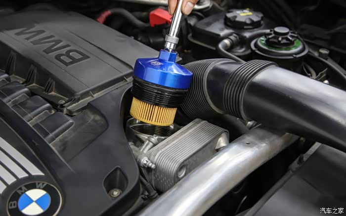 汽车在保养换机油时,可以更换与原车型号不一样的机油滤芯吗?