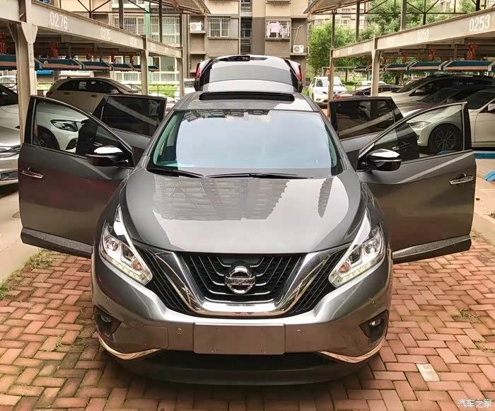 2019款楼兰有钨钢灰这个这个颜色吗