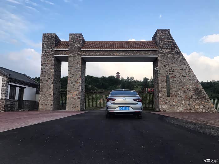 阊闾城碧铺秋草鸟鹊桥红带夕阳夕阳下的美