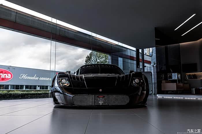 黑色的帕加尼maserati m,好看的尾翼,楚楚动人,真帅