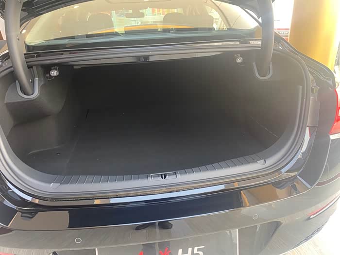 红旗h5后备箱够大