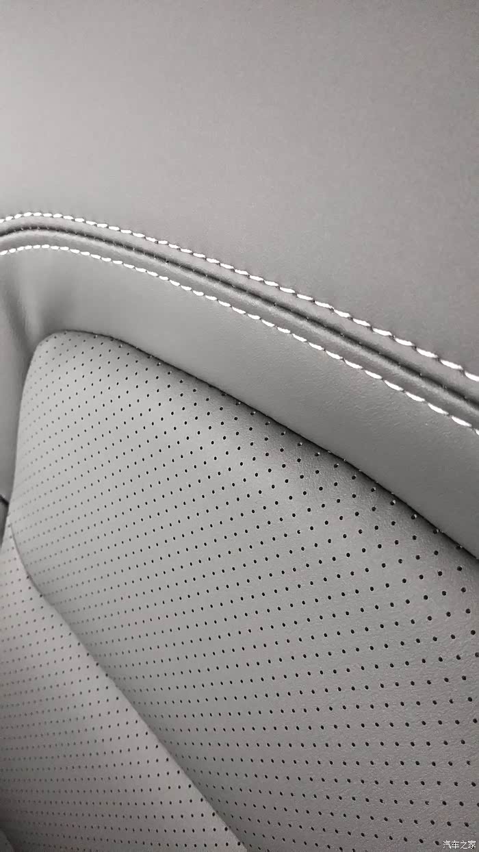 柔软的打孔皮座椅,没什么味道