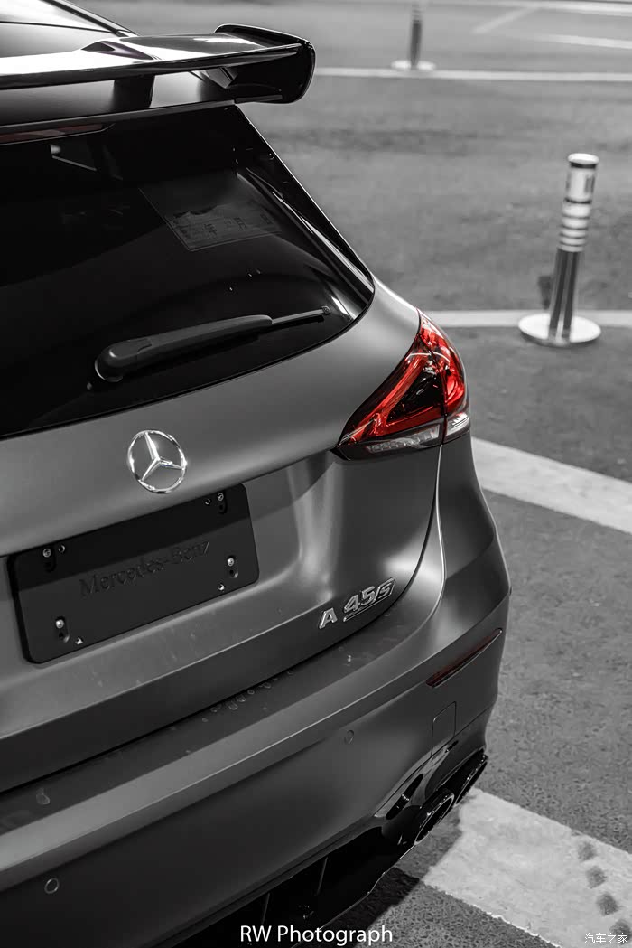 朝车地带夜拍奔驰amga45s4matic