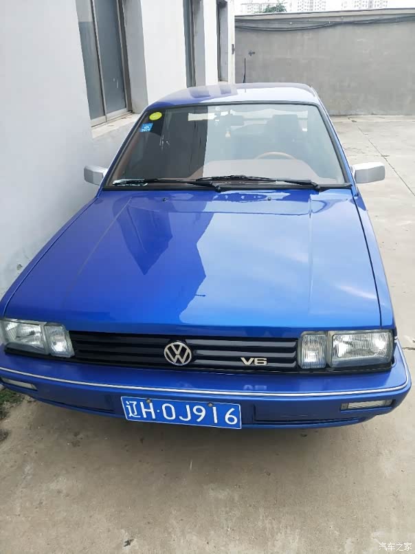 宝马蓝桑塔纳实景拍摄