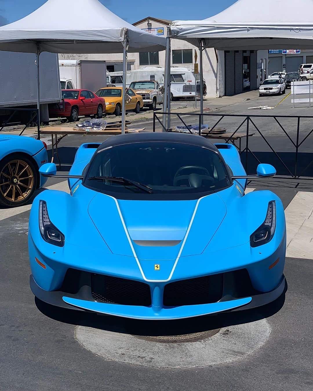 蓝色法拉利恩佐最具动感