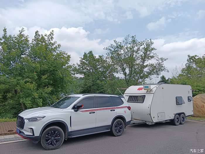 上汽大通d90pro柴油4驱6座牵引拖挂旅居车最佳拍挡