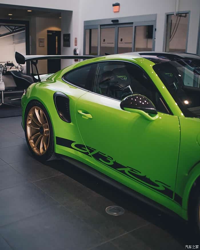 【图】911 gt3 rs蜥蜴绿车身经过极度轻量化,想要_保时捷911论坛_汽车
