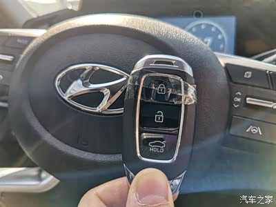 展示一下伊兰特的新车钥匙.