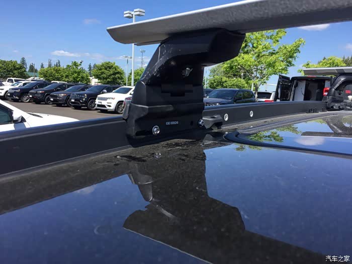 大指挥官车顶行李架