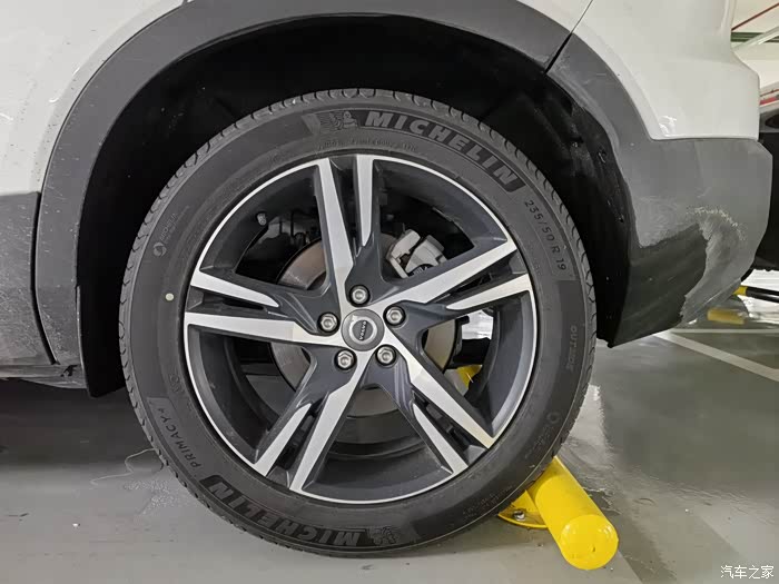 沃尔沃xc40与凯迪拉克xt4的外观对比