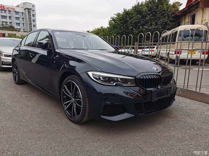 喜提耀夜黑武士4s店开出来直奔xpel贴隐形车衣