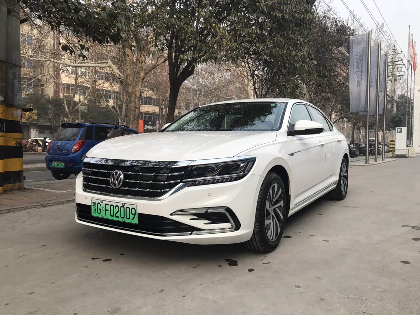 大众不但带字母,而且还有绿牌