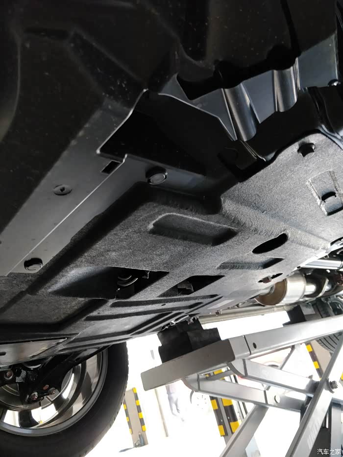 底盘--发动机树脂盖板