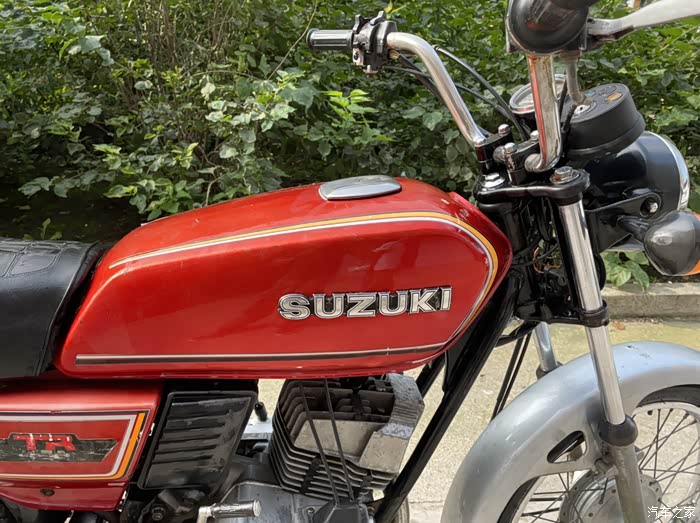 晒晒俺收藏的老车 1985年的铃木tr125