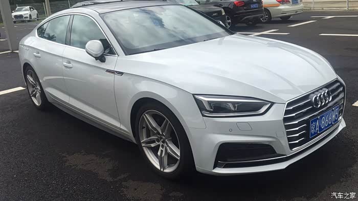 纠结啊到底是奔驰还是a5