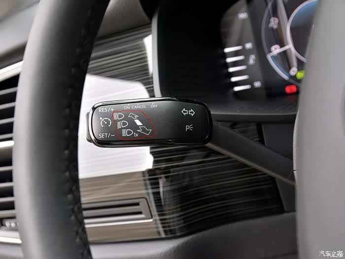 请教各位:柯迪亚克转向拨杆上这个功能是什么呀?如图