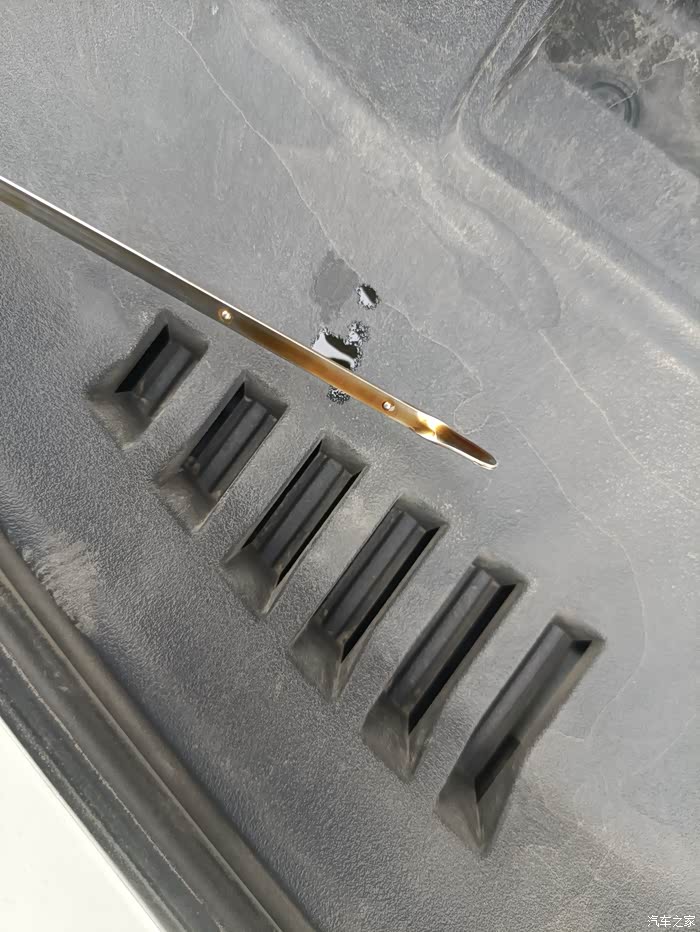 这个机油尺刻度是不是有问题