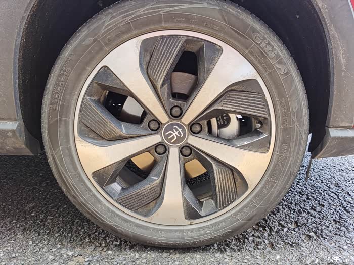 看看宋plus配的轮胎什么级别