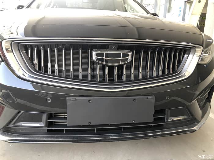 直瀑式中网的前脸是真的帅气