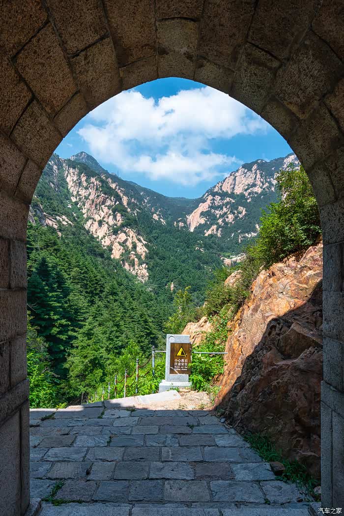 壮美的泰山北天门景点