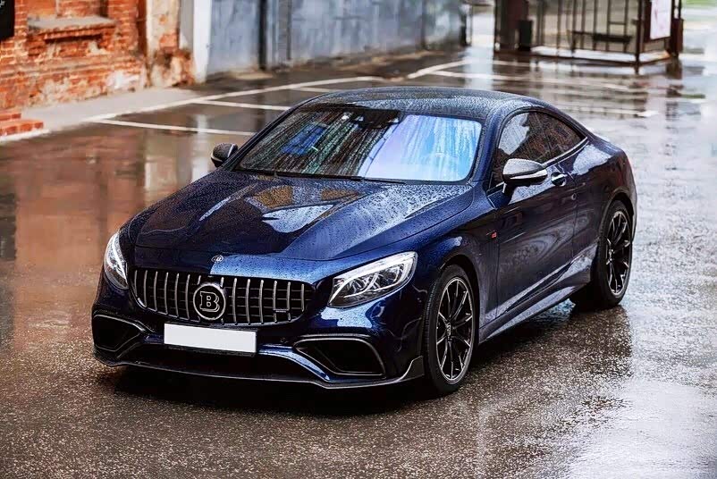 蓝色的巴博斯车型更加动感十足