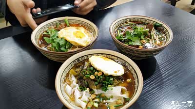 一群未曾蒙面的网友相聚重庆,参加之家年会!