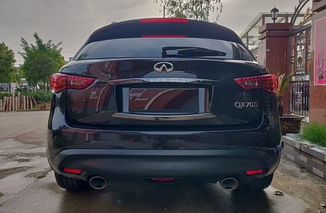 英菲尼迪qx70是一款中大型suv,也是英菲尼迪旗下经典车型