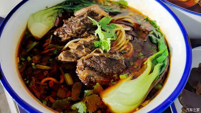 牛腩面香辣口感还不错