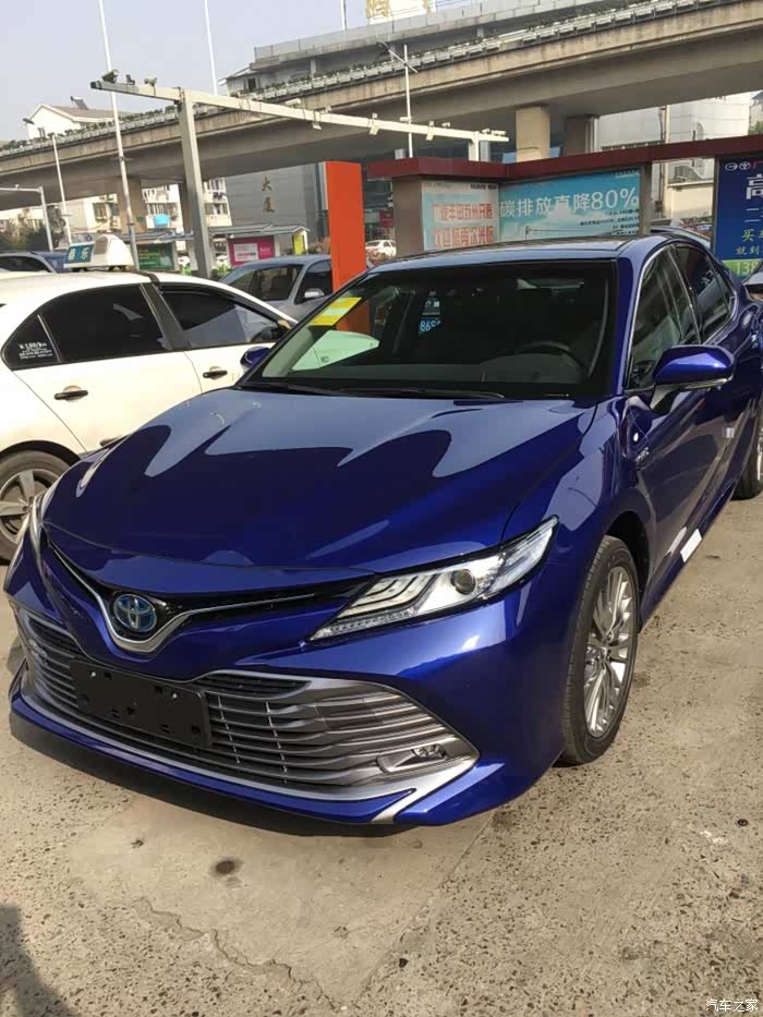 蓝色的凯美瑞双擎第一次见