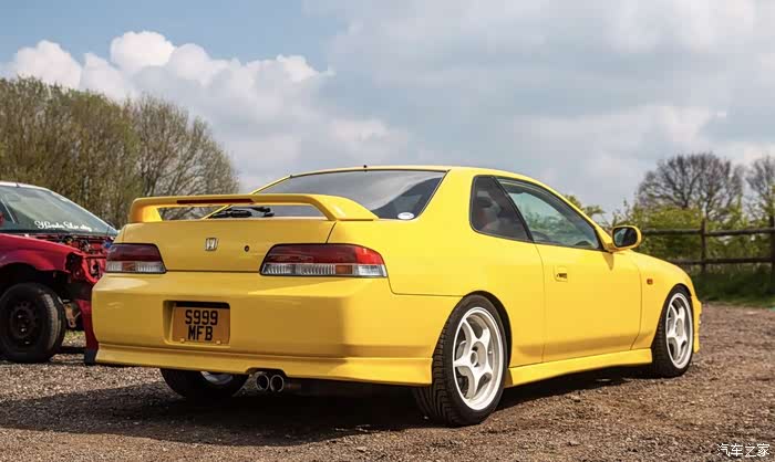 hondapreludesspec黄黄的本田披露跑车