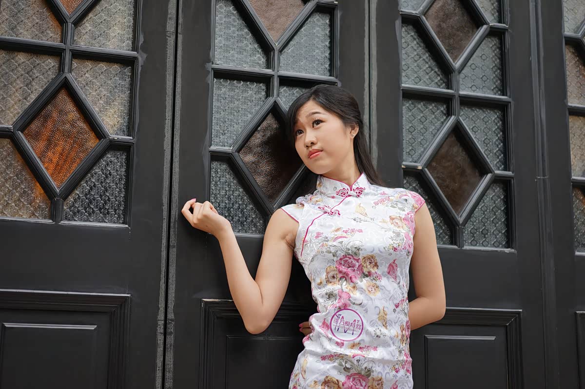 穿旗袍的美女 浓浓的古典情趣 ,端庄贤惠 风情万种