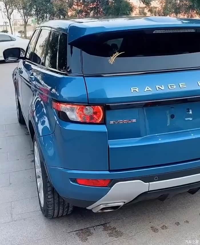 蓝色狂飙路虎揽胜极光霸气时尚自带高光
