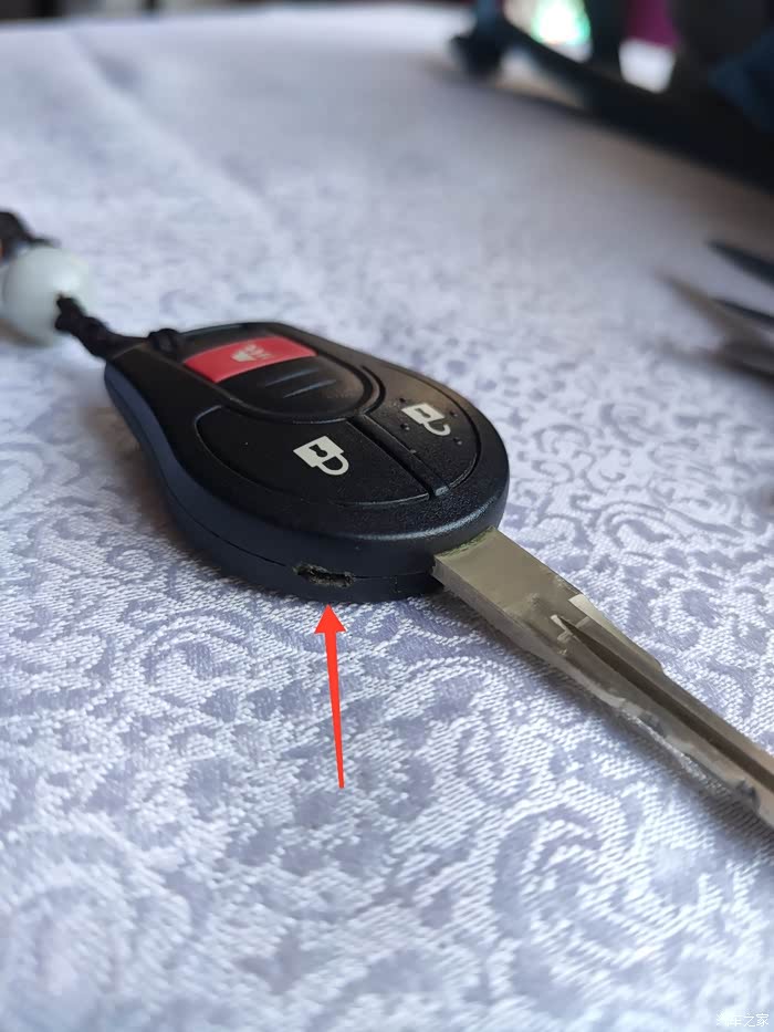 11款骐达换钥匙电池