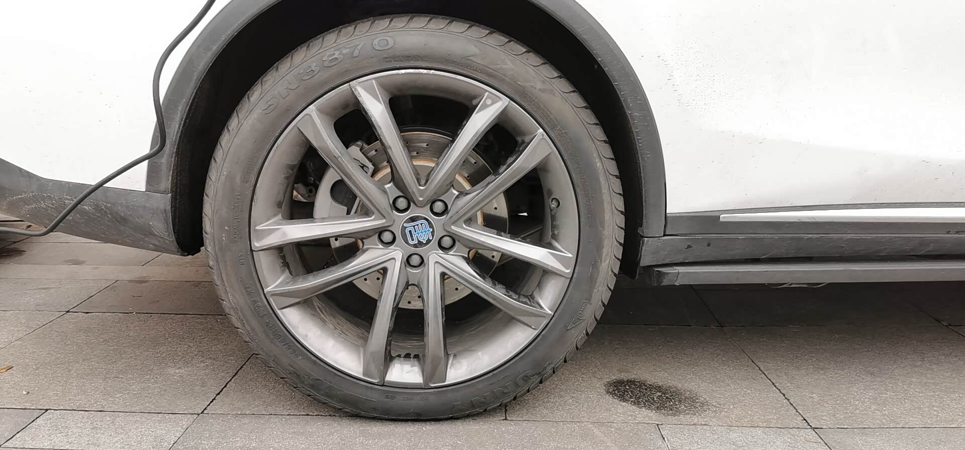 分享一下比亚迪唐dm换轮胎的过程希望能帮到大家