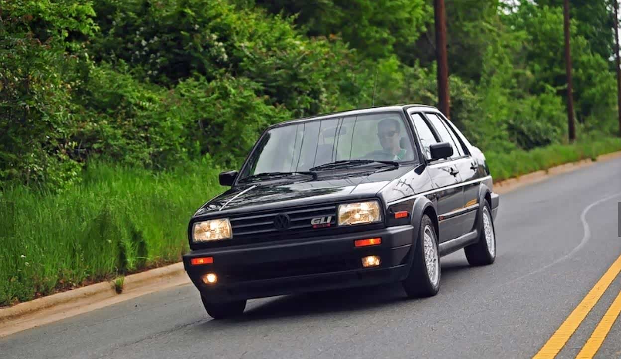 1991年底一汽大众开始生产大众捷达2轿车,俗称"方头捷达"