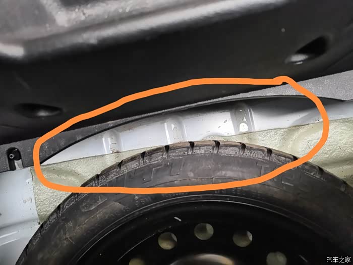 求大神解答艾瑞泽5后备箱排水孔在那个位置