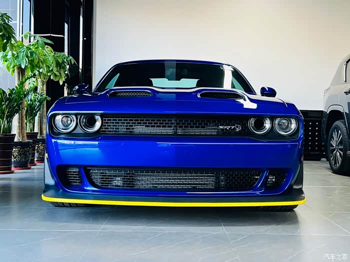 道奇挑战者srt地狱猫