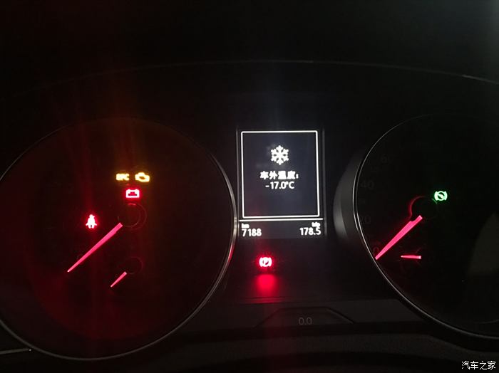 【图】车内温度为什么显示不对?谢谢