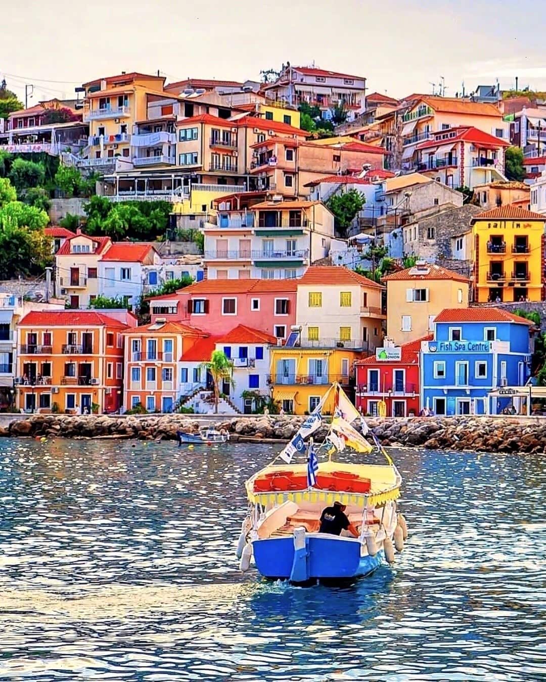 希腊 帕尔加小镇,五彩斑斓,景色宜人.