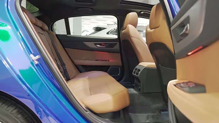 外观小改内饰大幅革新,中期改款捷豹xf还真的不错,有诚意.