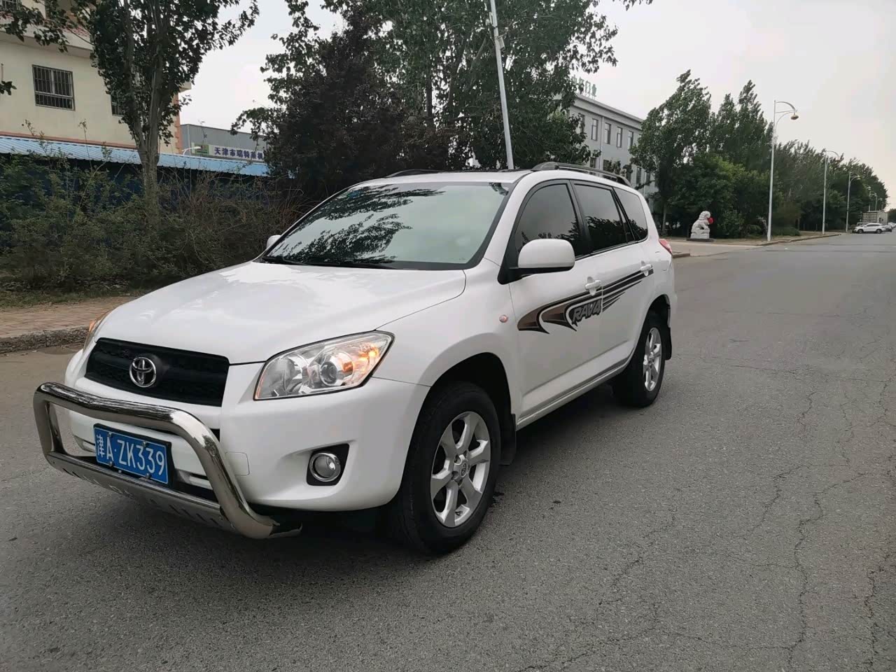 丰田的这款rav4老款的小书包也是很有特色省心耐开