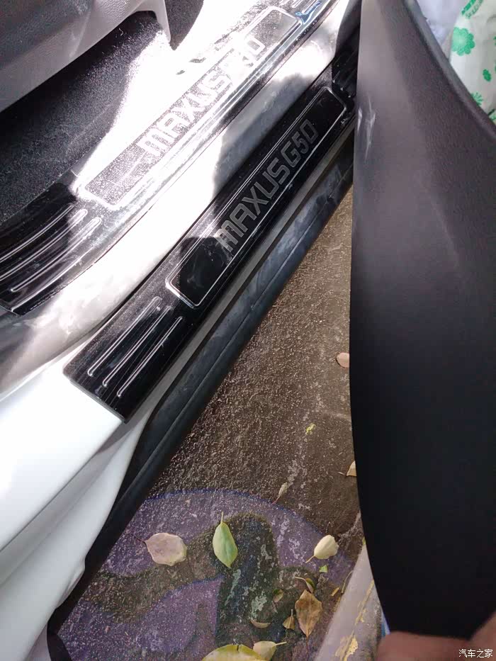 汽车门槛装上不锈钢门槛贴板,开门感受宾至如归,又提高内饰质感
