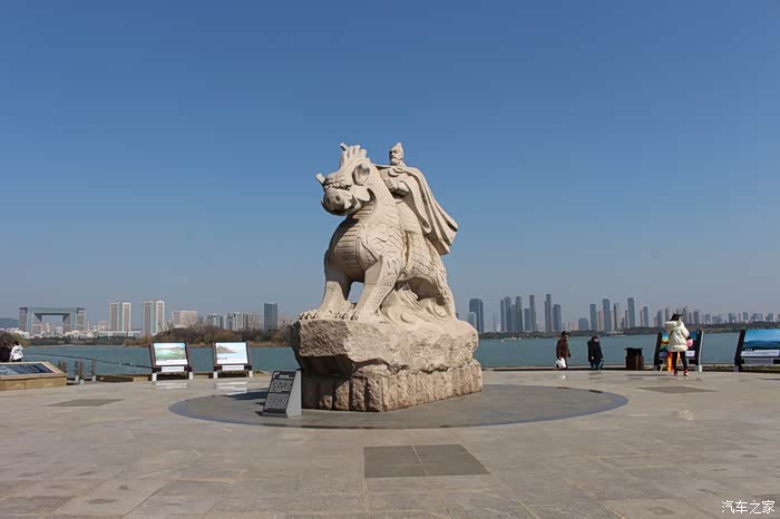 古代治水官员张渤,人们为了纪念他为他修建了雕像