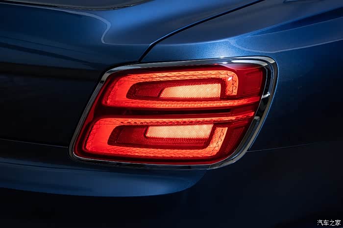 这款宾利,你想要吗?那炫酷的车灯真的太美了,反正我做梦都想.