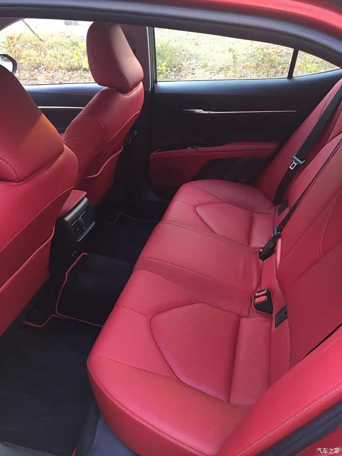 凯美瑞红色内饰骚的看不下去