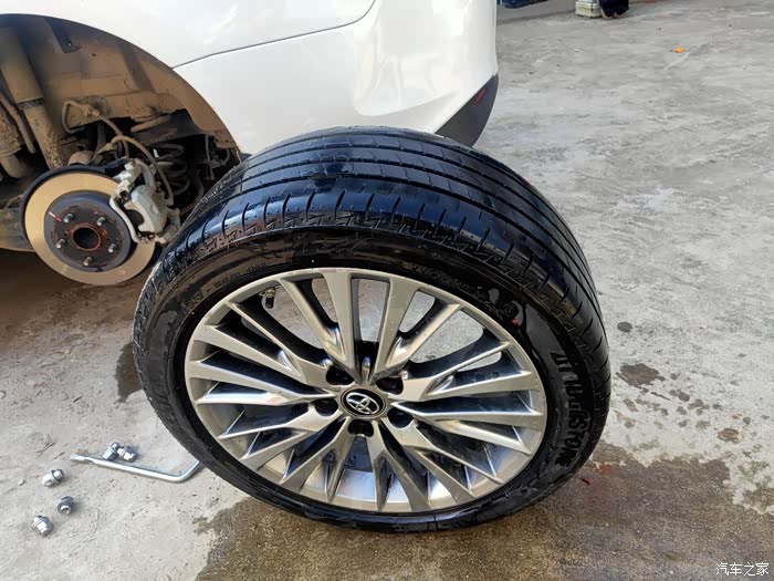 八代凯美瑞混动吃胎严重